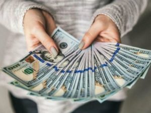 Azərbaycanda banklar dolların alış qiymətini qaldırıb