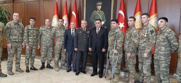 Azərbaycan qazilərinin Türkiyə ordusunun komandanları ilə görüşü davam edir