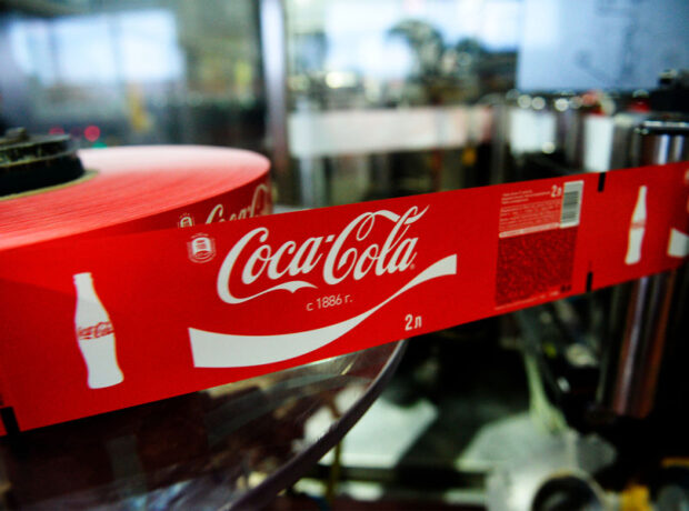 Coca-Cola Rusiyanı tərk etməsinə baxmayaraq mağaza satışlarında lider olaraq qalır