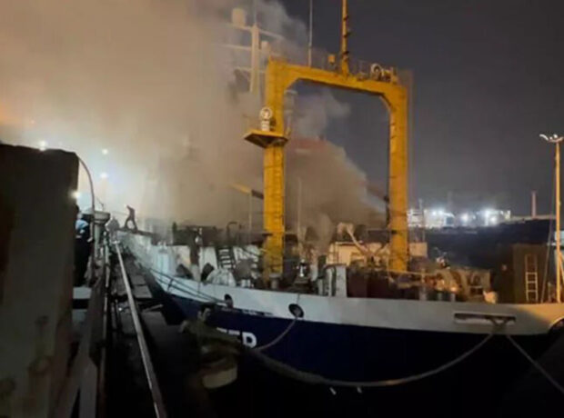 İstanbulda Rusiya bayraqlı balıqçı gəmisi yanıb