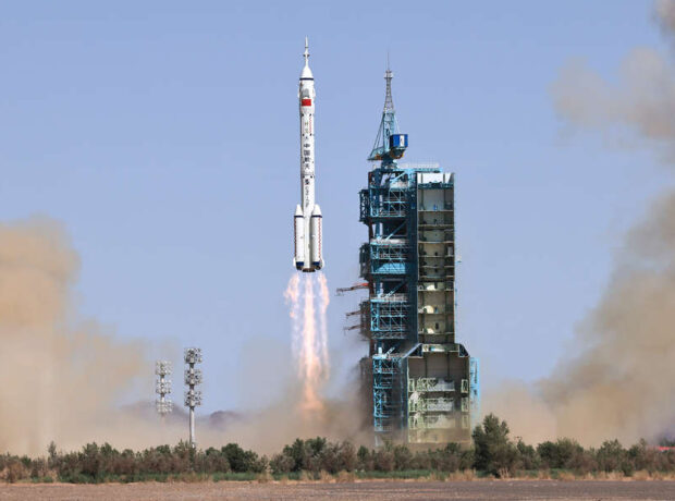 Shenzhou-16 orbitə uğurla daxil oldu