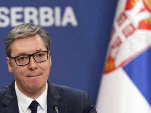 Kosovo prezidenti Serbiya prezidenti Vuçiçi dram kralı adlandırıb