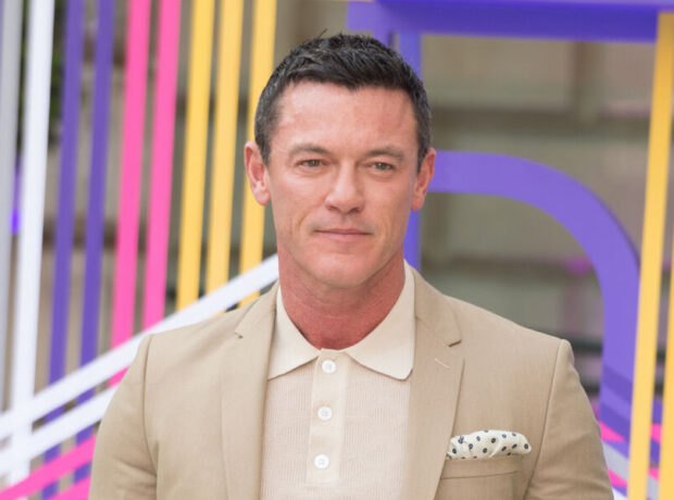 Luke Evans Kraliça II Yelizavetanın anası haqqında oyunda stüard rolunu oynayacaq Luke Evans Kraliça II Yelizavetanın anası haqqında oyunda stüard rolunu oynayacaq