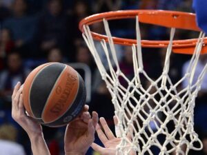 “Srvena Zvezda”nın keçmiş futbolçusu həyat yoldaşını döyməkdə ittiham olunaraq saxlanılıb