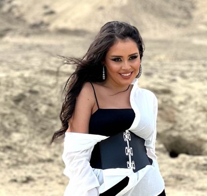 Azərbaycanlı gənc müğənninin musiqisi İngiltərə mətbuatında – FOTO Azərbaycanlı gənc müğənninin musiqisi İngiltərə mətbuatında – FOTO