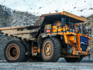 Transkarpatiyada yük maşını strateji körpünü dağıdıb