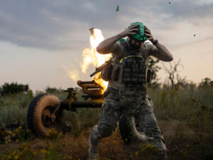 Ukrayna Bryansk vilayətində kəndi atəşə tutub