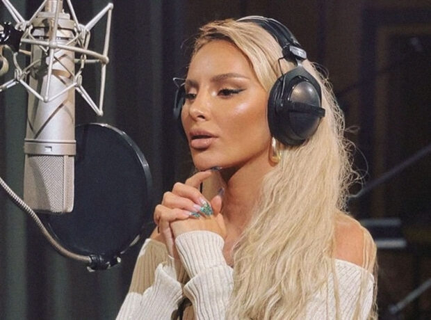 Anna Asti səhnəyə çıxmazdan əvvəl əsəbi olub-olmadığını söylədi Anna Asti səhnəyə çıxmazdan əvvəl əsəbi olub-olmadığını söylədi