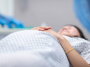 Sumqayıtda evdə abort edən qadın öldü