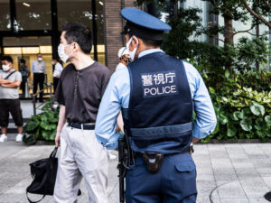 Yaponiyada bir nəfər Gürcüstan səfirinə və onun sürücüsünə hücum edib