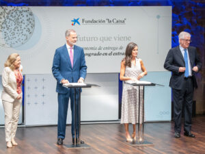 İspaniya monarxları Madriddə tələbələrə qrantlar verib