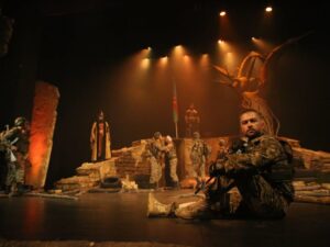 Gənc Tamaşaçılar Teatrında “Balaca Kişilər” tamaşasının nümayişi keçirilib