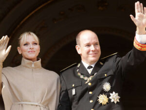 Monako şahzadəsi II Albert həyat yoldaşından ayrılması ilə bağlı şayiələrdən “incidiyini” söylədi