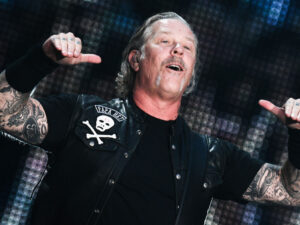 Metallica solisti qrupun iki illik turu zamanı koronavirus üçün müsbət test etdi