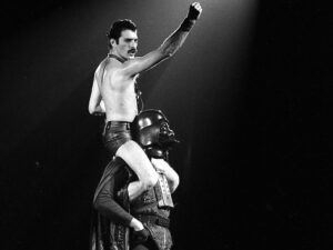 Freddi Merkurinin mahnılarından birinin layihəsi hərracda 1,4 milyon funta satılıb