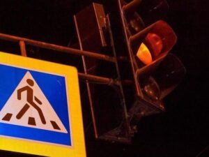 Nizami rayonunda yolu keçən qadını avtomobil vurub