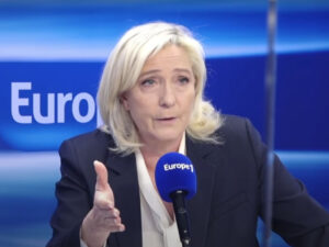Le Pen deyir ki, Fransa Afrikadan “qovuldu”