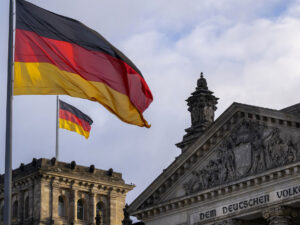 Almaniyada elektrik enerjisinin istehsalçı qiymətləri aşağı düşüb