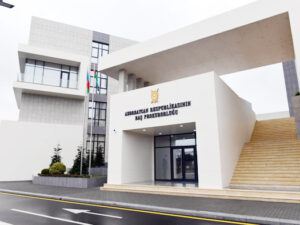 Bakıda azyaşlı özünü güllələyib