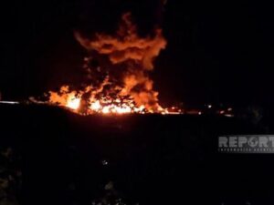 Şərur şəhərində ticarət mərkəzində yanğın olub