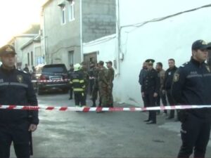 Sumqayıtda evə silahlı hücum edib iki nəfəri qətlə yetirməkdə şübhəli bilinən şəxsi polis saxlayıb