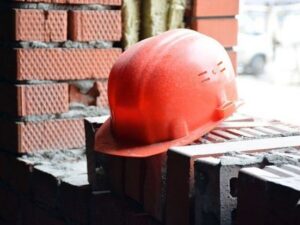 Abşeronda daş karxanasında fəhlənin beli sınıb