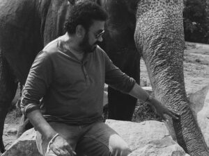 Şri-Lankadan olan aktyor vəhşi fillə qəzaya düşərək ölüb