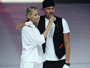 “Silahsız, ayaqsız və hətta səssiz”: Kostomarov şouda özünü ələ saldı