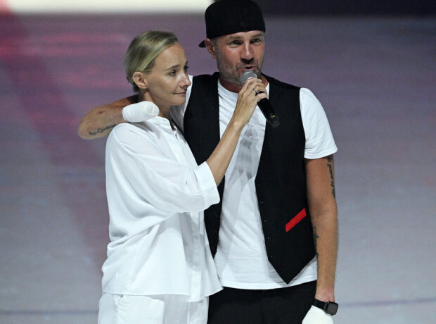 “Silahsız, ayaqsız və hətta səssiz”: Kostomarov şouda özünü ələ saldı “Silahsız, ayaqsız və hətta səssiz”: Kostomarov şouda özünü ələ saldı