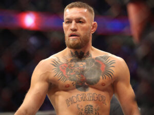 “Nakauta düşdü və steroidlərə tutuldu”: Makqreqor Mahaçevi ən yaxşısı kimi tanımaqdan danışdı