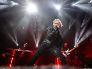 ŞAMAN müğənni Şarlottanın zənginə cavab verib