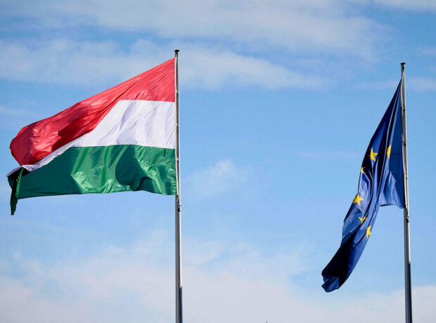 Avropa komissarı Macarıstanı Rusiyadan enerji almağı dayandırmağa çağırıb