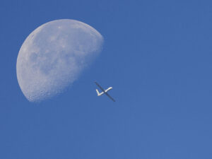 Ədən körfəzində naməlum pilotsuz təyyarələr mülki gəminin ətrafında uçub