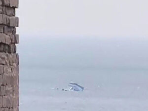 Bakıda bulvar ərazisində gəzinti qayığı batdı