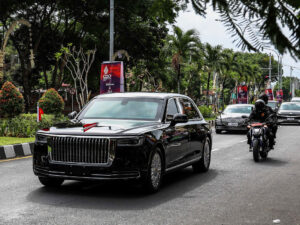 Çinli məmurlara xidmət edən “Hongqi” brendi Rusiya Federasiyasındakı planlarından danışıb