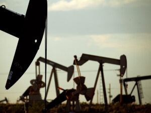 ABŞ ölkənin strateji neft ehtiyatlarının rekord həddə düşdüyünü açıqlayıb