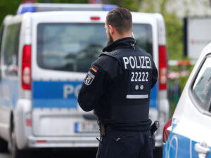 Almaniyada ukraynalılar mağazada yaşanan qalmaqaldan sonra soyuq zirzəmiyə salınıb