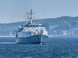 İngilis esminesi Qırmızı dənizdə ticarət gəmisini hədəf alan pilotsuz təyyarəni vurub