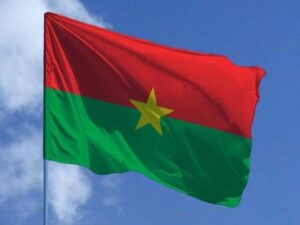 Burkina Faso fransız dilinin statusunu işçi dilə dəyişdi
