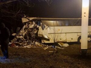 Rusiyada avtobusla yük maşını toqquşdu