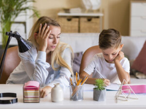 Müəllim valideynlərə övladını ev tapşırığını yerinə yetirməyə həvəsləndirmək üçün məsləhətlər verdi