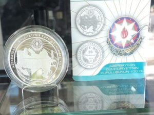 Azərbaycanda 15 milyon manata gümüş pul satılır