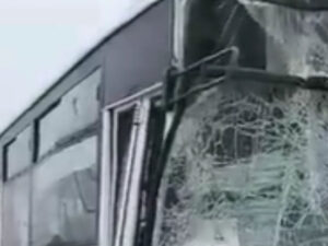 Bakıda sərnişinlə dolu iki avtobus bir-birinə çırpıldı