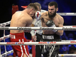 Britaniyalı onu nokaut edən Beterbievi yaxşı oxuduğunu deyib