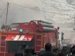 Şəmkirdə yanğın zamanı bir neçə mağaza və obyektə zərər dəyib