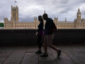 Böyük Britaniya 20-ci əsrin ortalarından bəri ən pis büdcə ilə üzləşib