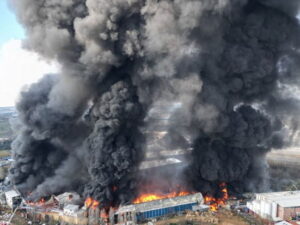 Türkiyədə fabrikdə güclü yanğın başlayıb