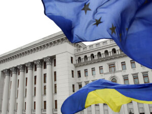 “Bloomberg” Ukraynaya yardımla bağlı Avropanın parçalandığını bildirib