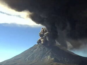 Meksikanın ən böyük vulkanı püskürdü