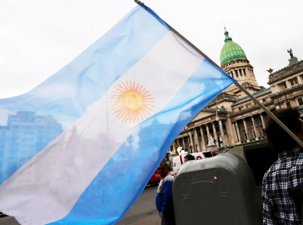 Argentina hökuməti qanun layihələrinin yarıdan çoxunu geri götürüb